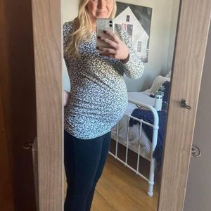 Comfy old navy fitted maternity shirt